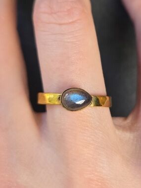 NWT Baizaar Teardrop Labradorite Hammered Stacking Ring